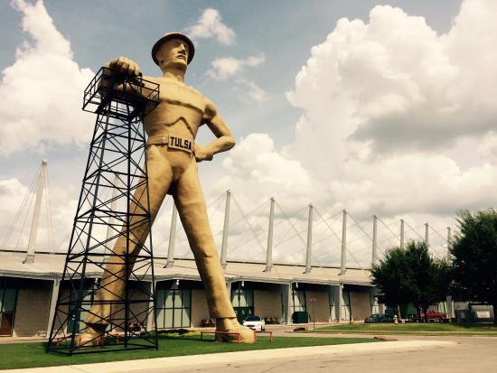 Golden Driller Statue